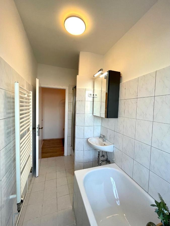 Downtown Apartment By Ninja Spaces - Kingsize-Bett, Kueche, Netflix, Terrasse Wuppertal Exterior foto